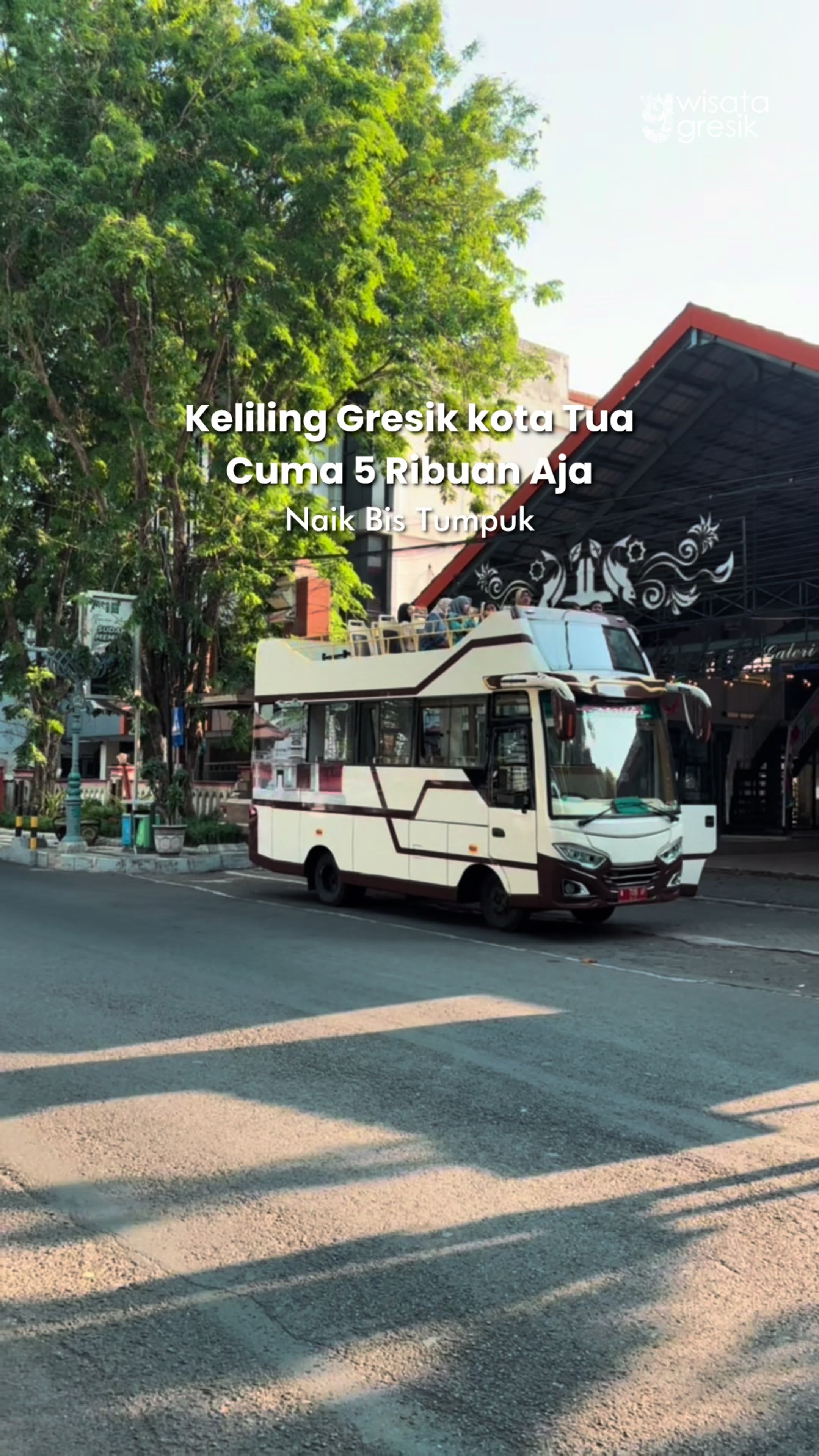Sightseeing by Tour Bus